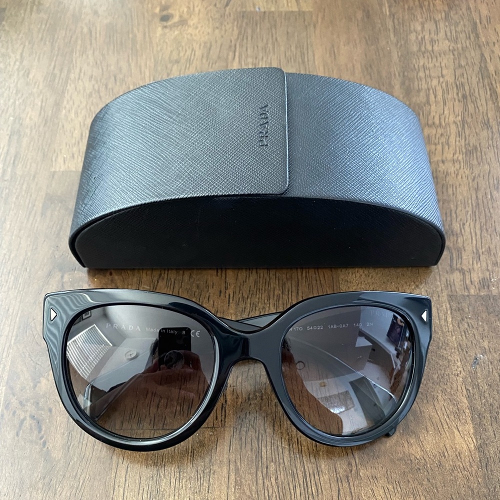 🚫SOLD🚫Prada Gradient Sunglasses black